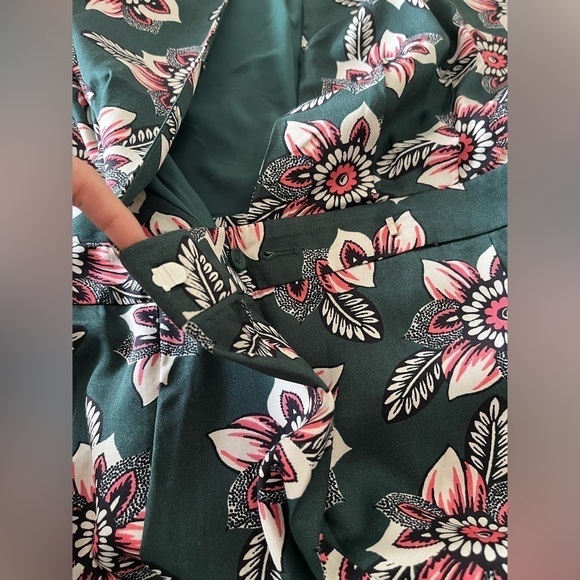 ANN Taylor LOFT-  Faraway floral romper - Picture 6 of 9